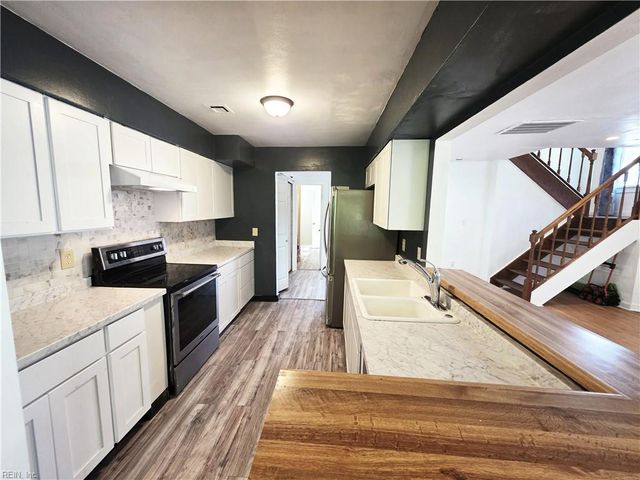 220 Misty Pointe LN, Newport News, VA 23603