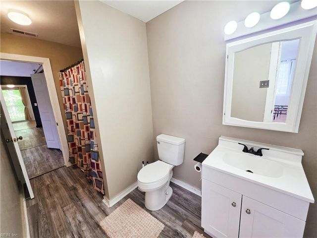 220 Misty Pointe LN, Newport News, VA 23603