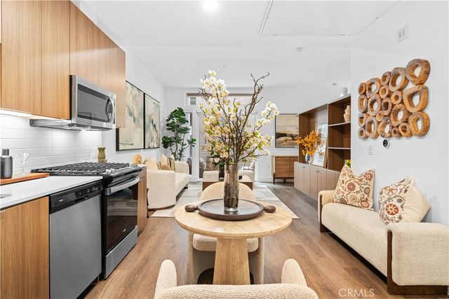 709 E Walnut Street 319, Pasadena, CA 91101