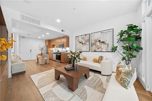 709 E Walnut Street 319, Pasadena, CA 91101