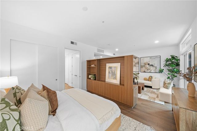709 E Walnut Street 319, Pasadena, CA 91101