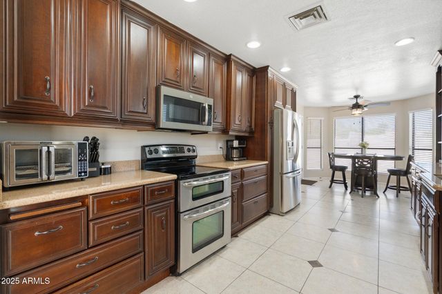 7503 W JULIE Drive, Glendale, AZ 85308