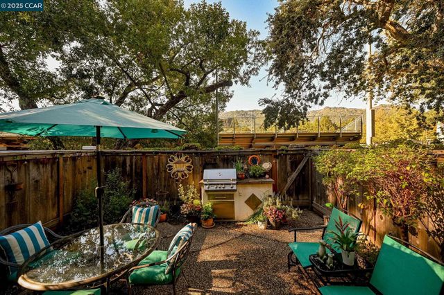 35 Danville Oak Place, Danville, CA 94526