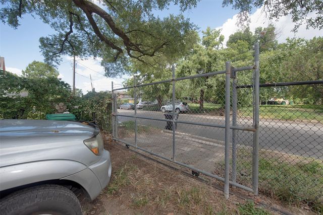 2802 Canfield Street, Houston, TX 77004