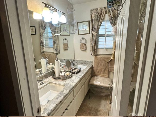 16034 Hawthorne, Fontana, CA 92335