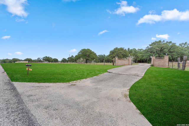 13665 Fm 775, Floresville, TX 78114
