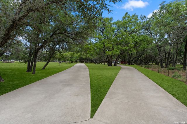 13665 Fm 775, Floresville, TX 78114