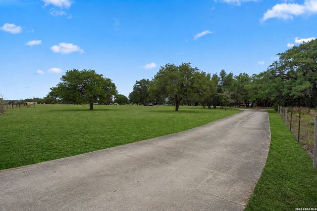 13665 Fm 775, Floresville, TX 78114