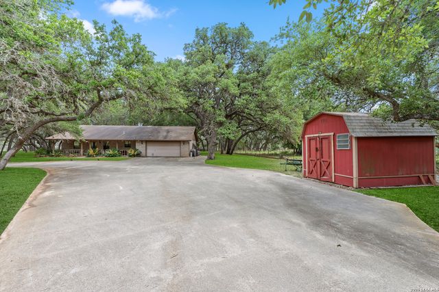 13665 Fm 775, Floresville, TX 78114