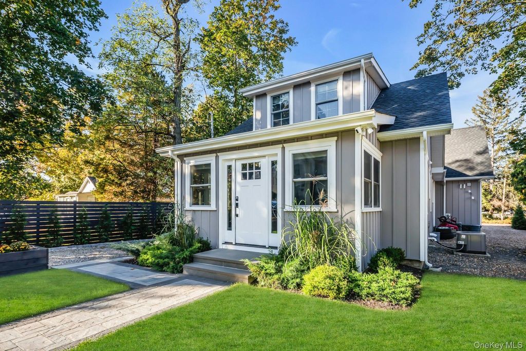 2 Roosevelt Street, Bayville, NY 11709