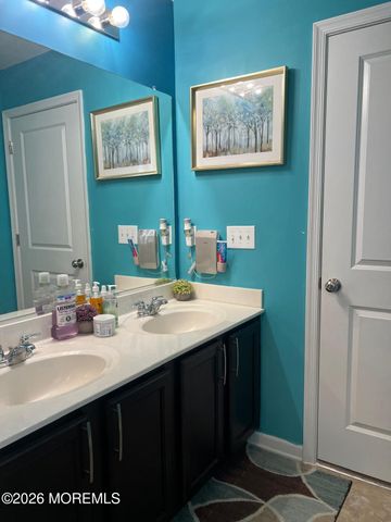 9 Tradewinds Avenue, Barnegat, NJ 08005