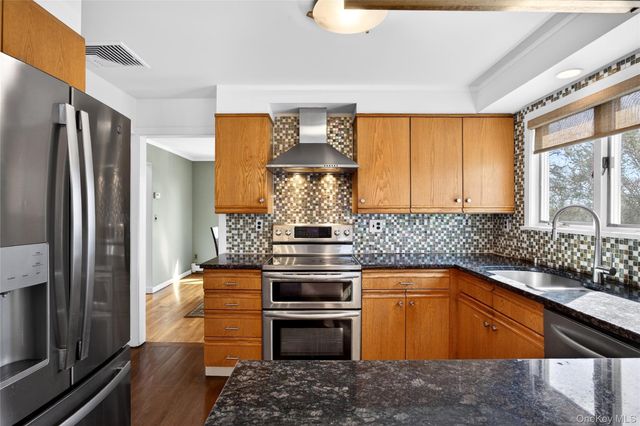 80 Ridgeview Drive, Pleasantville, NY 10570