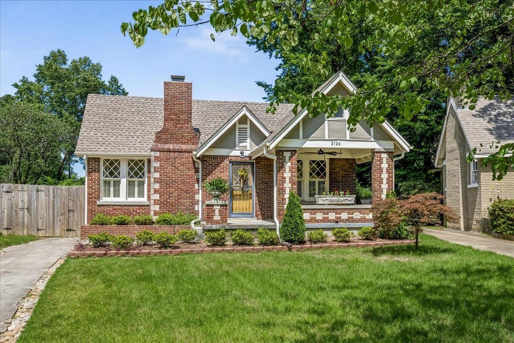 2126 UNIVERSITY CIR, Memphis, TN 38112