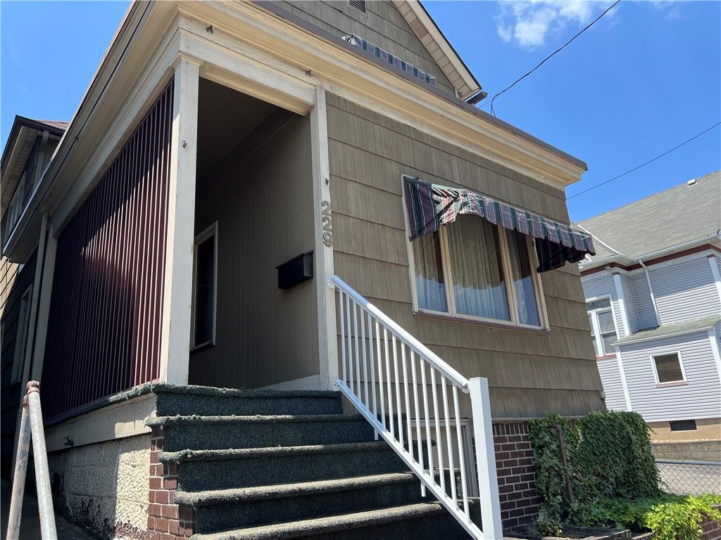 229 Fallowfield Ave., Charleroi Boro, PA 15022