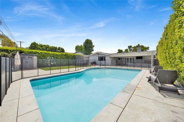 8746 Ruffner, Northridge, CA 91343
