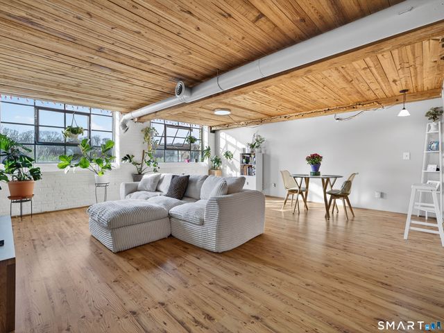 68 Thermos Avenue 215B, Norwich, CT 06360