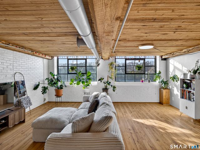 68 Thermos Avenue 215B, Norwich, CT 06360