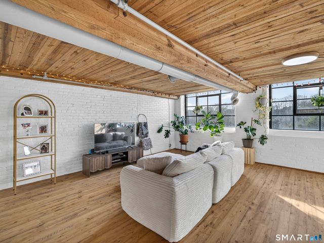 68 Thermos Avenue 215B, Norwich, CT 06360