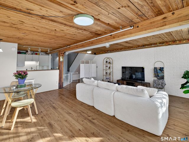 68 Thermos Avenue 215B, Norwich, CT 06360