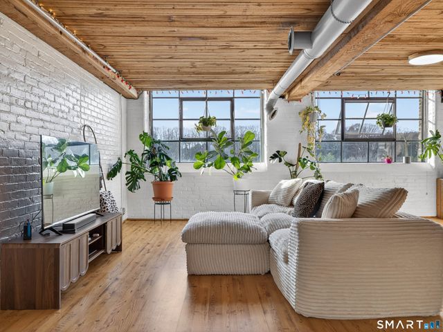 68 Thermos Avenue 215B, Norwich, CT 06360