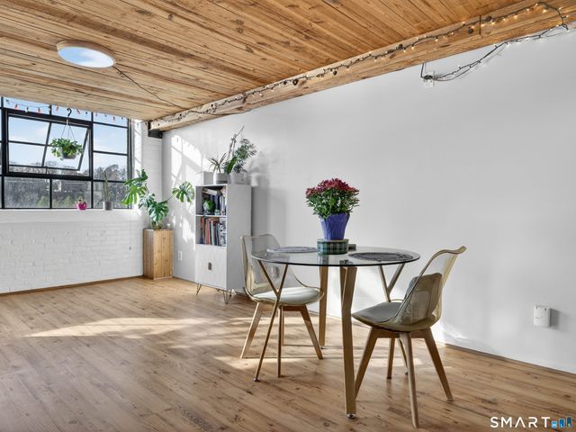 68 Thermos Avenue 215B, Norwich, CT 06360