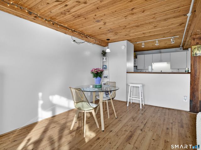 68 Thermos Avenue 215B, Norwich, CT 06360