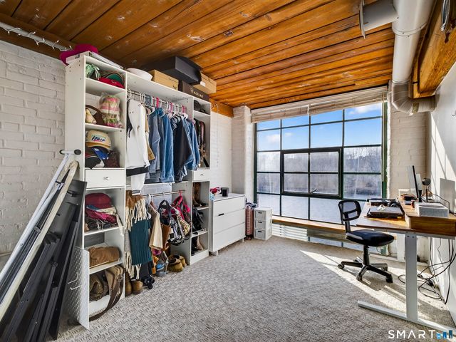 68 Thermos Avenue 215B, Norwich, CT 06360