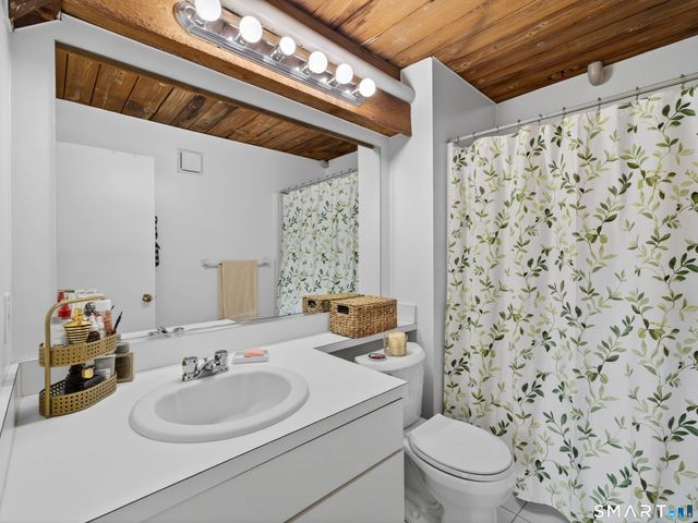 68 Thermos Avenue 215B, Norwich, CT 06360