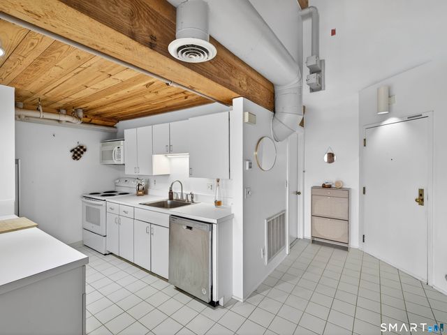 68 Thermos Avenue 215B, Norwich, CT 06360