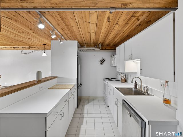 68 Thermos Avenue 215B, Norwich, CT 06360