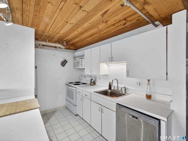 68 Thermos Avenue 215B, Norwich, CT 06360