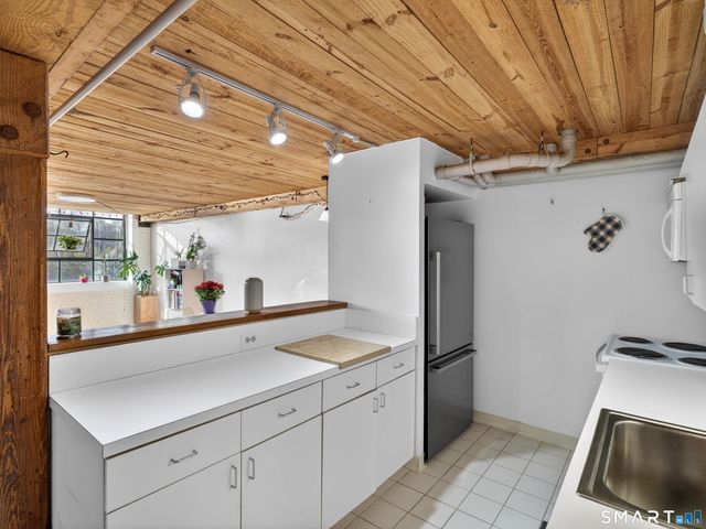 68 Thermos Avenue 215B, Norwich, CT 06360