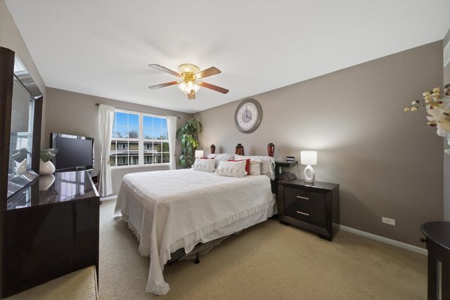 1615 Victoria Park Circle, Aurora, IL 60504