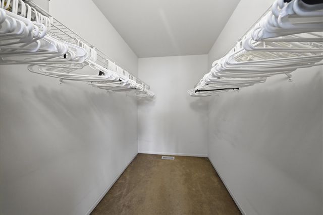 1615 Victoria Park Circle, Aurora, IL 60504