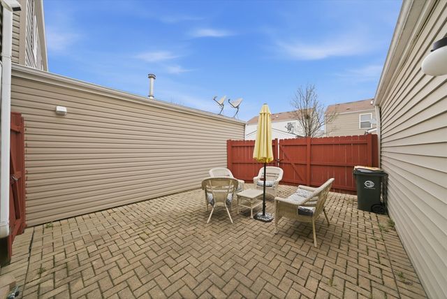 1615 Victoria Park Circle, Aurora, IL 60504