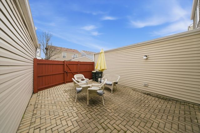 1615 Victoria Park Circle, Aurora, IL 60504