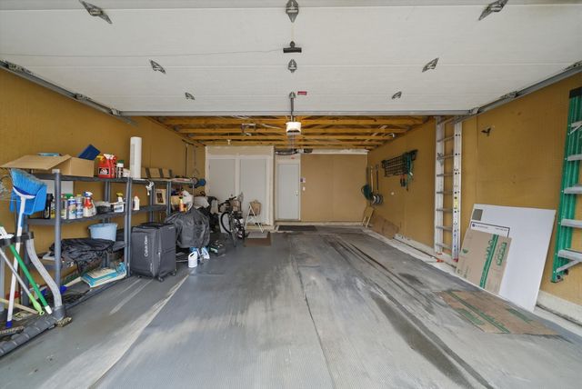 1615 Victoria Park Circle, Aurora, IL 60504