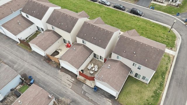 1615 Victoria Park Circle, Aurora, IL 60504