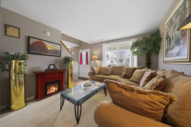 1615 Victoria Park Circle, Aurora, IL 60504