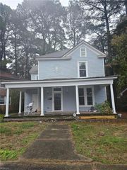 921 Howard PL, Suffolk, VA 23434