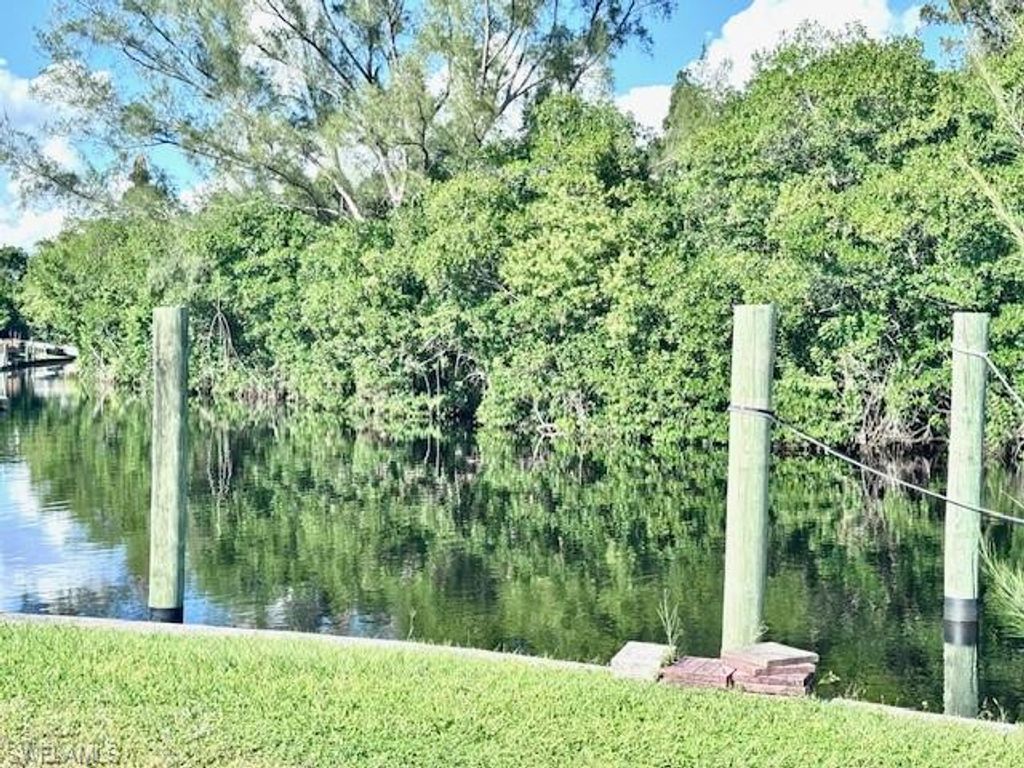 5529 Sir Walter WAY, North Fort Myers, FL 33917