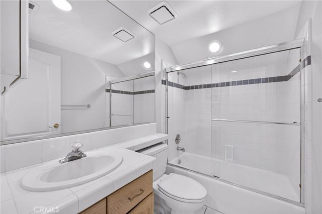 2997 W Silverhill, Fresno, CA 93711