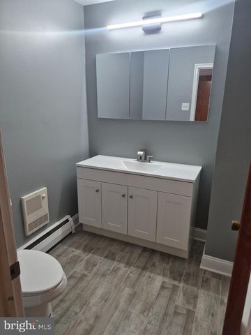 901 MONTGOMERY AVE, Fort Washington, PA 19034