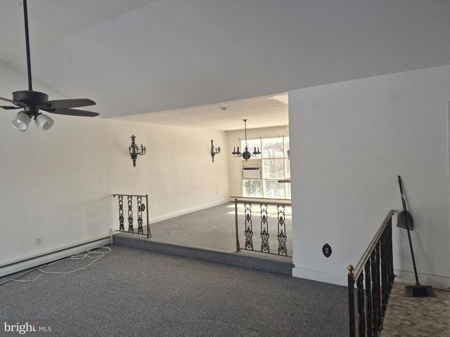 901 MONTGOMERY AVE, Fort Washington, PA 19034