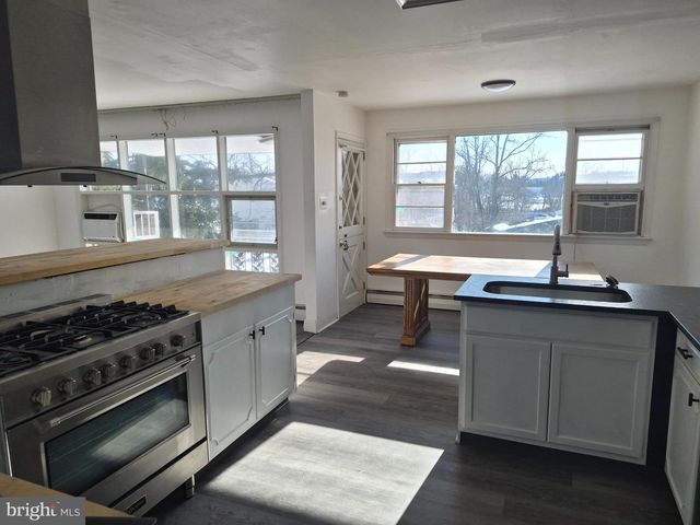 901 MONTGOMERY AVE, Fort Washington, PA 19034