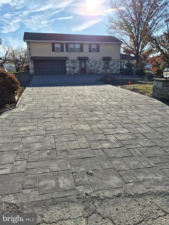 901 MONTGOMERY AVE, Fort Washington, PA 19034