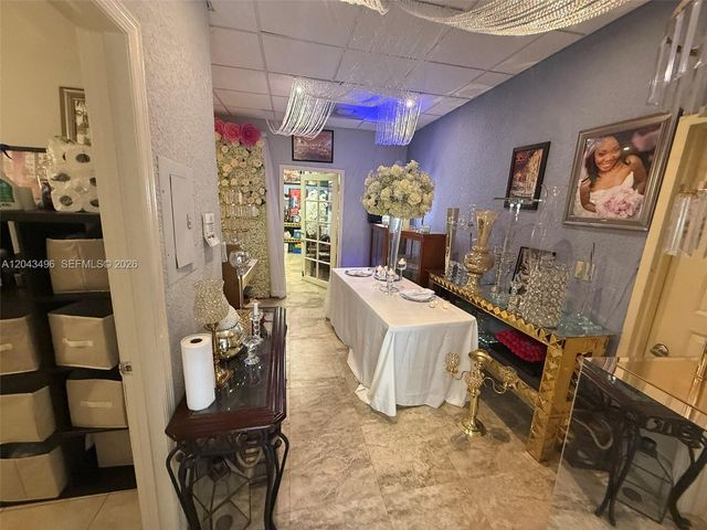 5921 NW 176th St 9, Hialeah, FL 33015