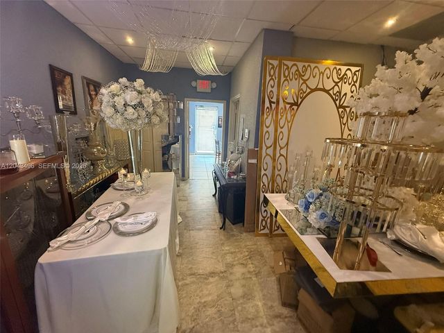 5921 NW 176th St 9, Hialeah, FL 33015