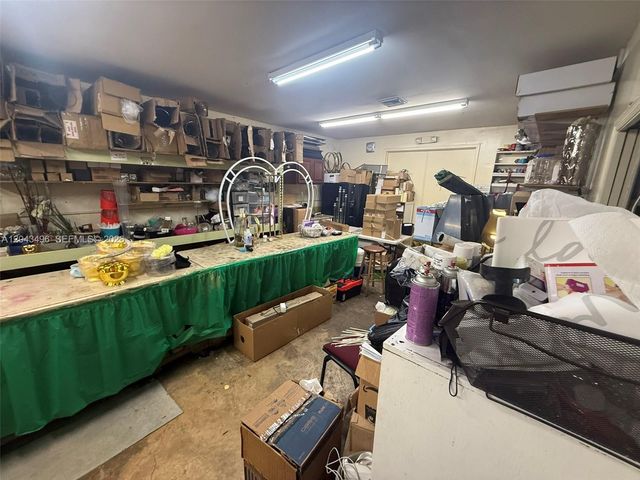 5921 NW 176th St 9, Hialeah, FL 33015