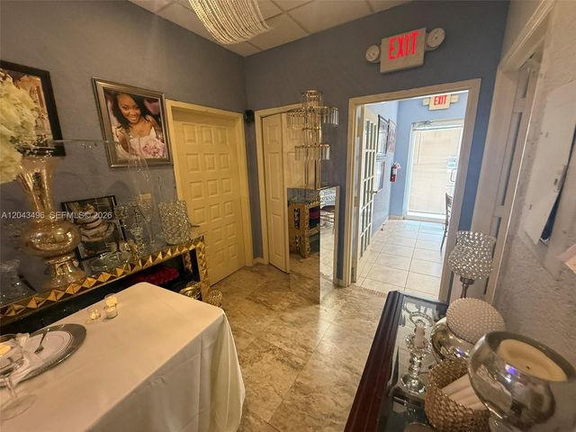 5921 NW 176th St 9, Hialeah, FL 33015